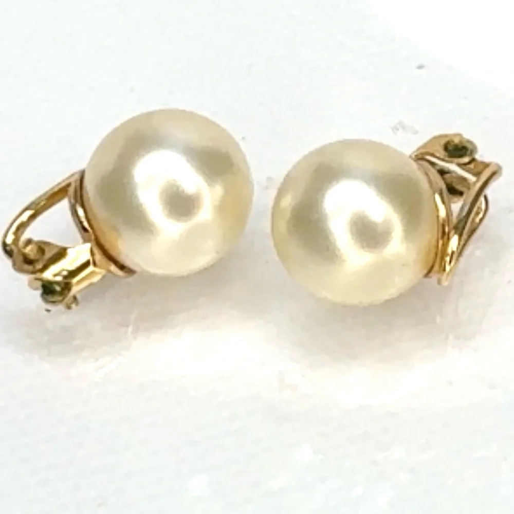 Christian Dior 100% authentic rare vintage 1960s classic pearl clip earrings - Picture 2 of 12